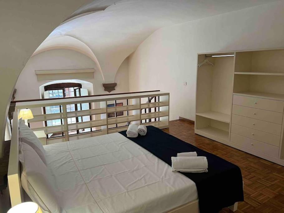 Ponte Vecchio Cozy Oltrarno Apartment *
